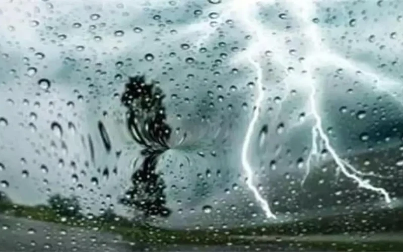 تحذيرات من الأرصاد بشأن تحول أمطار رعدية إلى سيول خلال الساعات المقبلة